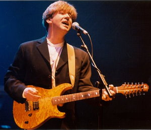 Tony Hicks playing a Giffin 12-string on tour in late March 2001